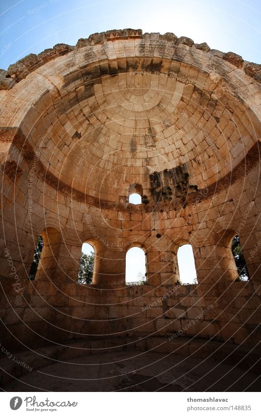 Kuppel Kuppeldach Lebensmitte Syrien Ruine Wand Gotik Fenster Stein Kloster Tempel Gotteshäuser Asien Wüste Religion Architektur