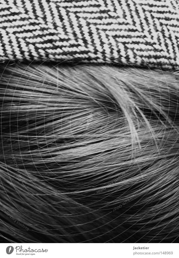 Haar-Reif Haarsträhne Haarreif schwarz weiß Fischgräte Fischgrätenmuster Langeweile Haare & Frisuren Schwarzweißfoto Kopf