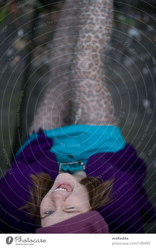 crazy verrückt violett Strumpfhose Leopard Muster Frau oben Freude blau Zunge