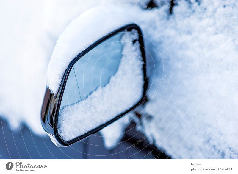 Schnee auf Rücklicht eines Auto - ein lizenzfreies Stock Foto von