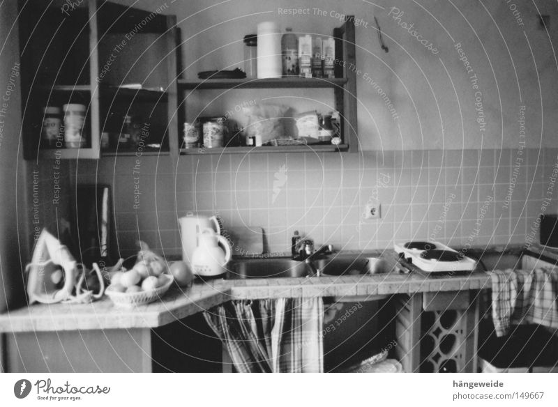 Küche rustikal Renovieren Grauwert Umzug (Wohnungswechsel) Wasserwaage Bügeleisen neu dunkel schäbig fließen
