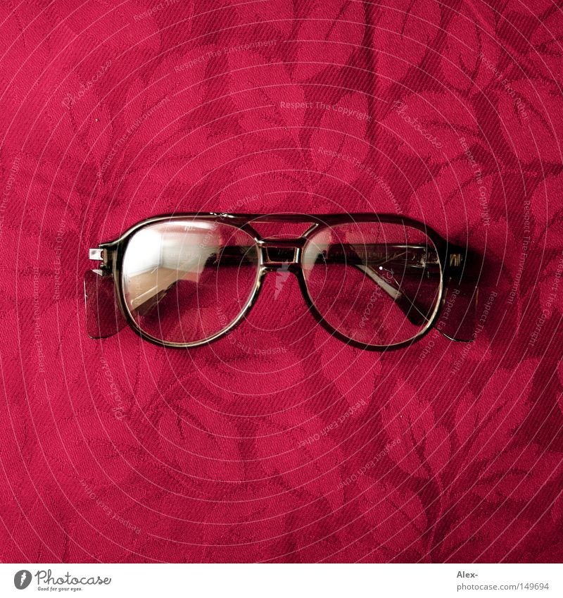 just a pair of goggles Brille Schutzbrille Sicherheit Pornobrille rot schwarz Siebziger Jahre Blatt Stoff Handwerk Nasenfahrrad Glas