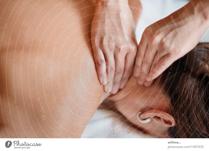 Nackenmassage - gegen Hartnäckigkeit Gesundheitswesen Behandlung Alternativmedizin Wellness Wohlgefühl Erholung ruhig Massage Therapeut Masseur Physiotherapeut