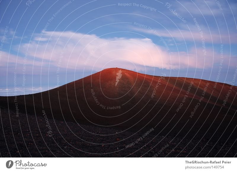 Mauna Kea Hawaii Vulkan Insel Berge u. Gebirge Stimmung Sonnenuntergang Abenddämmerung kalt Sand Stein Halbschlaf schlafen Himmel Wolken blau weiß braun rot