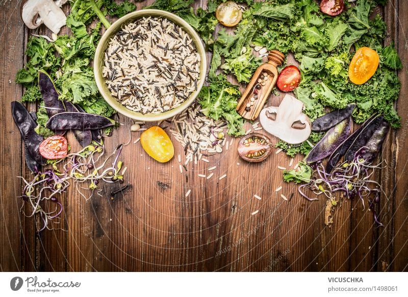 Wildreis mit Grünkohl und Gemüse Zutaten Lebensmittel Getreide Kräuter & Gewürze Ernährung Mittagessen Abendessen Bioprodukte Vegetarische Ernährung Diät