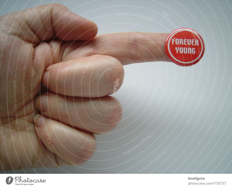 Oh, no...! Hand Finger Anstecker Redewendung rund rot weiß Wunsch planen Wunschvorstellung Vergänglichkeit Buchstaben Schriftzeichen obskur Slogan Idee