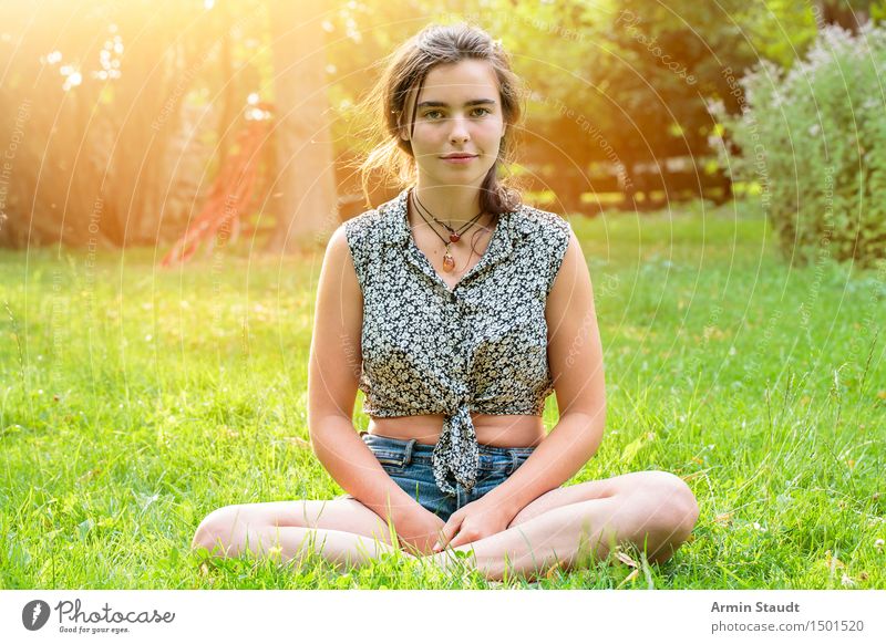 Im Garten Lifestyle Stil Glück schön Leben harmonisch Zufriedenheit Erholung Meditation Sommer Mensch feminin Junge Frau Jugendliche Erwachsene 1 13-18 Jahre