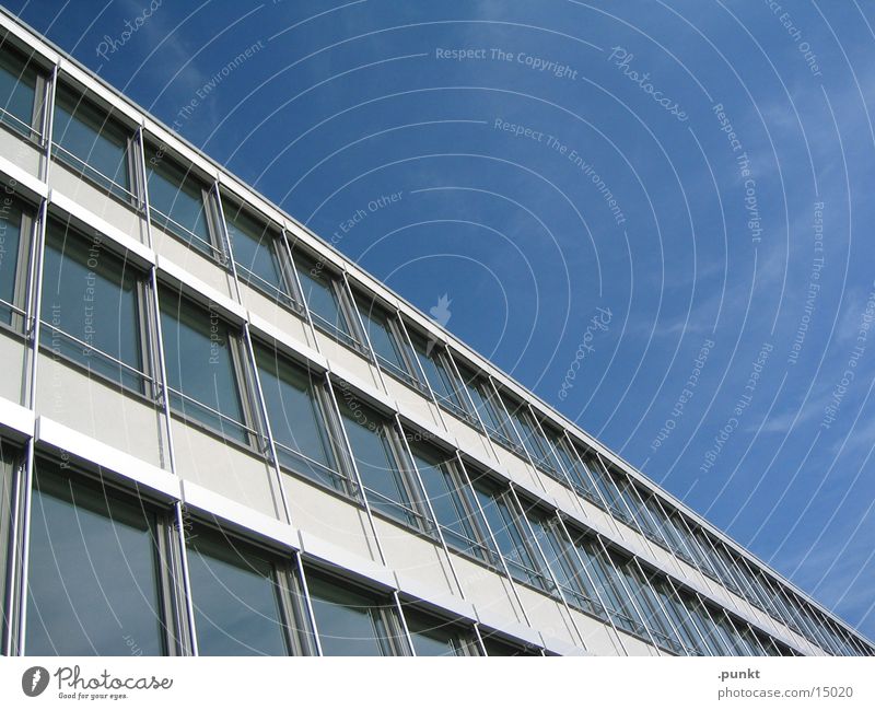 Hausecke Bürogebäude Glasfassade Architektur Blauer Himmel