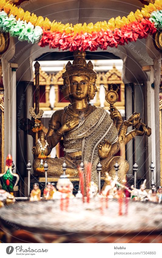 Phra Phrom-Statue in Bangkok eine Straße Tourismus Dekoration & Verzierung Kunst Kultur Himmel Architektur Denkmal Religion & Glaube Tradition künstlerisch