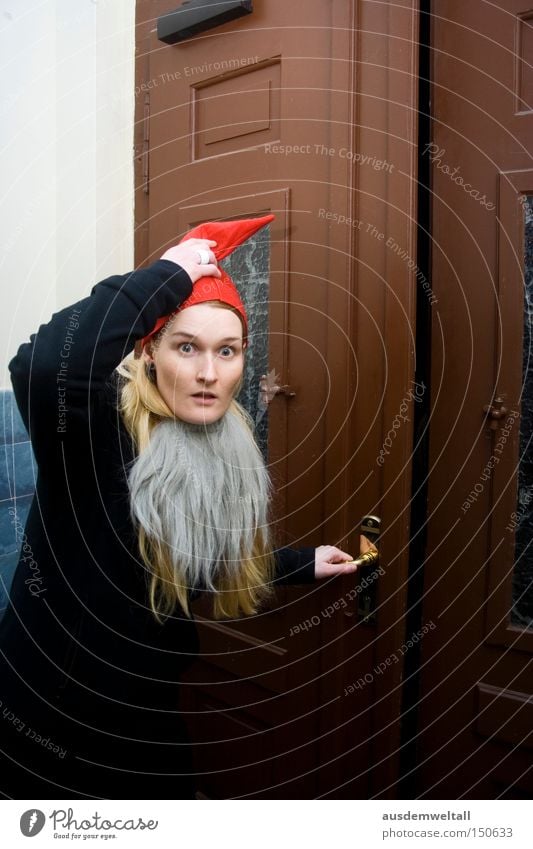 Verdammt...erwischt! Weihnachtsmann Weihnachten & Advent rot Mütze Bart Tür Frau verkleiden verkleidet erschrecken Dezember kalt Feste & Feiern