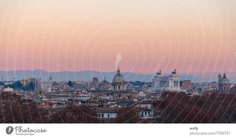 Rom vom Gianicolo Panorama bei Sonnenuntergang Tourismus Stadt Altstadt Architektur Dach historisch Aussehen geschichte Italien Kuppeldach reisen römisch