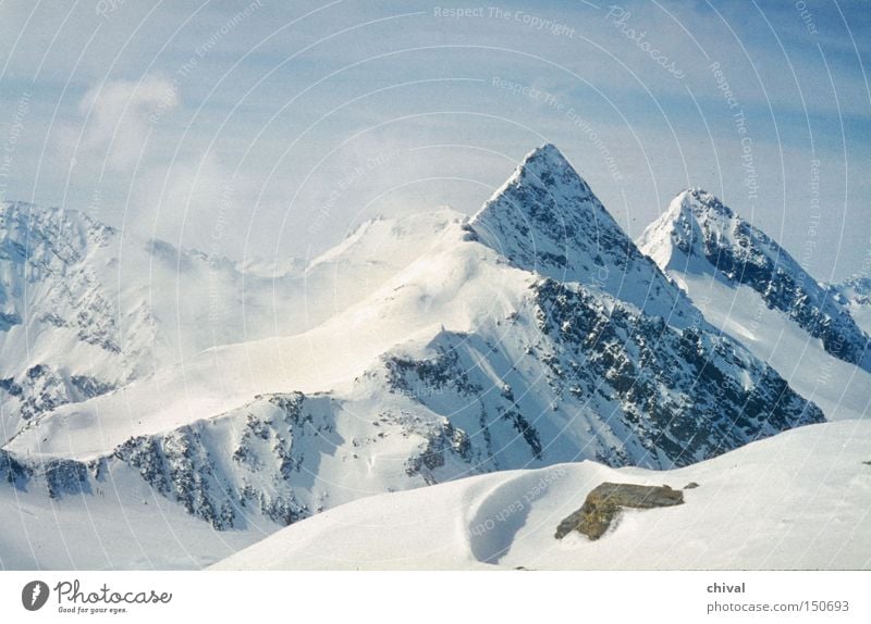 Stubaier Wildspitze Berge u. Gebirge Skitour Schnee Nebel Wolken Felsen blau Bergkamm Winter Alpen Spitze Eis
