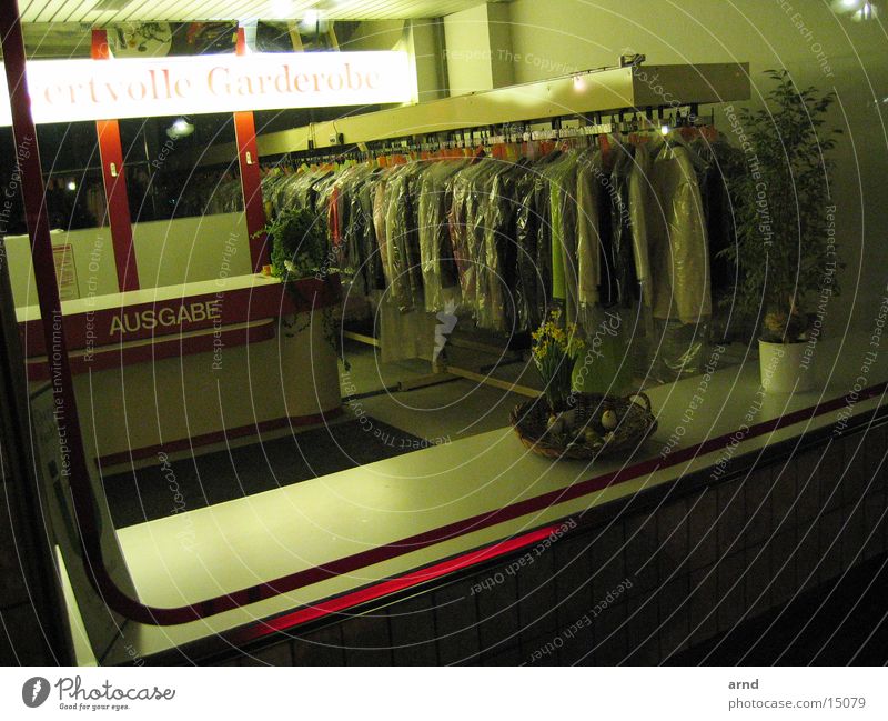 nachtwäsche Wäscherei Neonlicht Nacht Bekleidung Kleid Schaufenster Dienstleistungsgewerbe Ausgabe