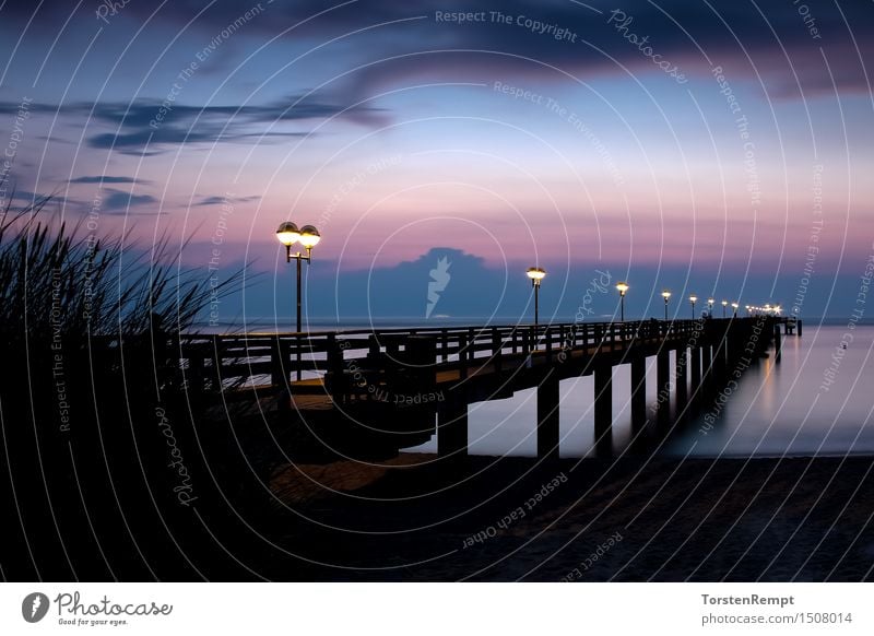 Seebrücke Ferien & Urlaub & Reisen Tourismus Meer Wasser Küste Strand Ostsee blau rot schwarz Romantik Sonnenuntergang Graal Müritz Menschenleer Abend Himmel