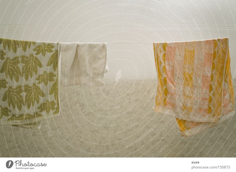 Online hängen retro Handtuch Wäscheleine trocknen Frottée Wand Haushalt Farbfoto mehrfarbig Innenaufnahme Muster Menschenleer Textfreiraum oben