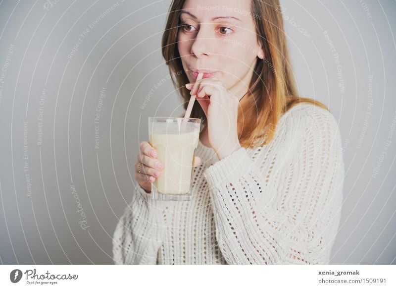 gesunde Ernährung Joghurt Milcherzeugnisse Getränk trinken Erfrischungsgetränk Longdrink Cocktail Glas Trinkhalm Lifestyle schön Körperpflege Gesundheit