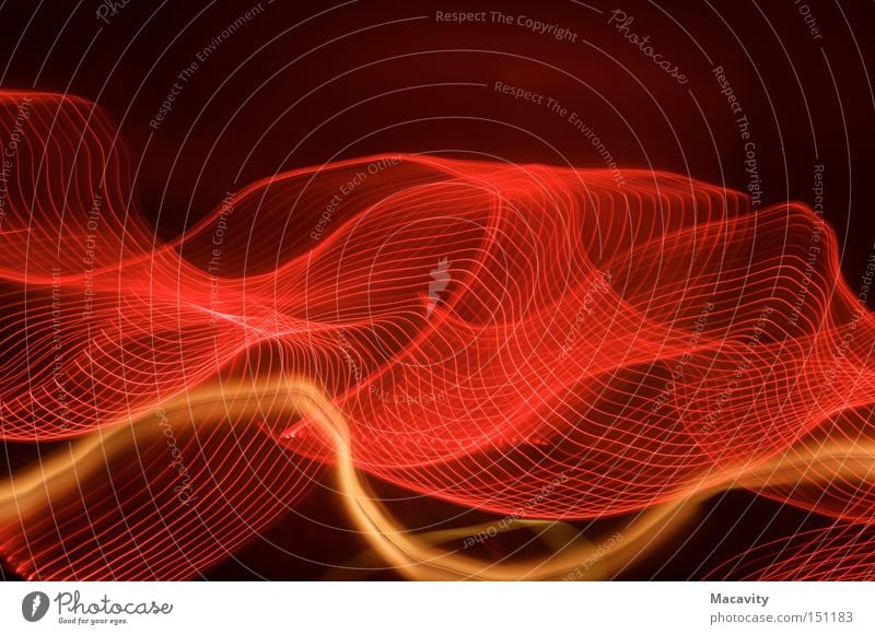 Lichterschwurbelwellenkerzenkette Farbfoto Experiment abstrakt Muster Nacht Kunstlicht Kontrast Lichterscheinung Langzeitbelichtung Wellen Telekommunikation