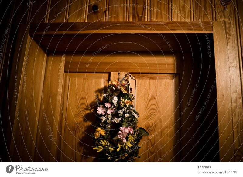 *klopf* *klopf* Tür Eingang Schmuck Holz Holztür Blume Detailaufnahme Dekoration & Verzierung Blumenstrauß Gesteck Häusliches Leben Schwelle