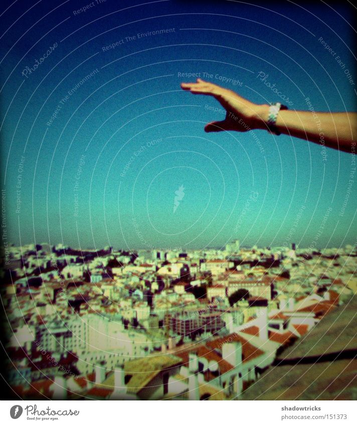Portugiesenheimat Lissabon Stadt Hand Aussicht Himmel blau Ferne Portugal Horizont Landschaft Haus Dach Architektur