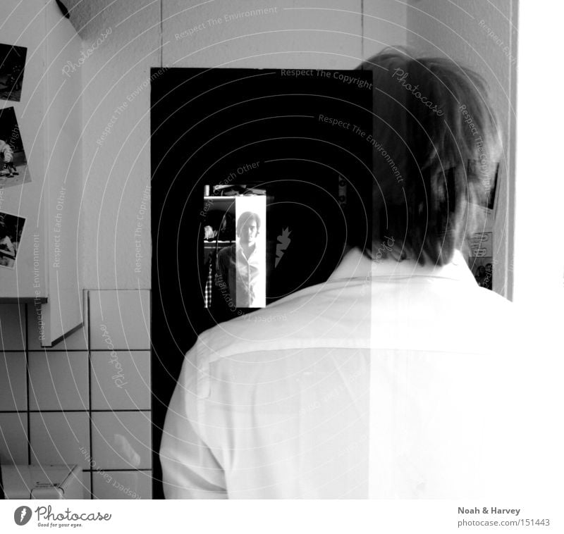 Mein Leben als Geist durchsichtig Spiegel Spiegelbild Schwarzweißfoto Kontrast Selbstbeobachtung Perspektive Zweifel