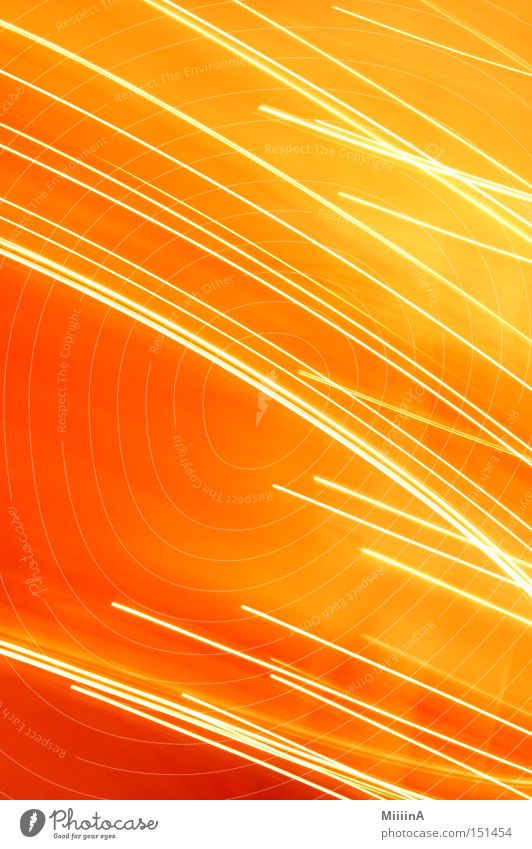 Lichtstrahlen orange Langzeitbelichtung gelb Beleuchtung Wärme Freude Geschwindigkeit Bewegung