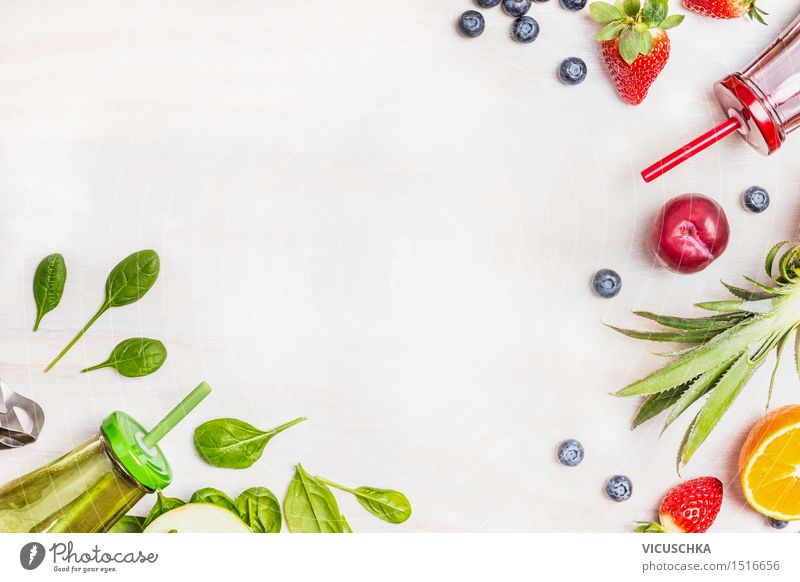 Smoothies und frische Zutaten Lebensmittel Gemüse Salat Salatbeilage Frucht Frühstück Bioprodukte Vegetarische Ernährung Diät Getränk Erfrischungsgetränk Saft