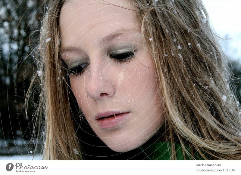 zeig dich Winter Schnee Mantel Porträt Gesicht Sehnsucht Flocke nass schön