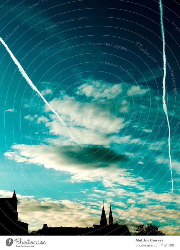 Die drei Türme klassisch Himmel Wolken Kondensstreifen dramatisch Winter Sonnenuntergang Nachmittag Stadt historisch Wahrzeichen Denkmal Turm Religion & Glaube