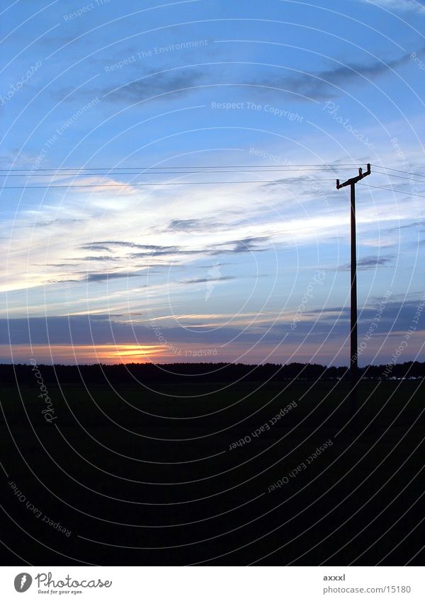Sonnenenergie? Dämmerung Horizont Sonnenuntergang Strommast Oberleitung dunkel Abend