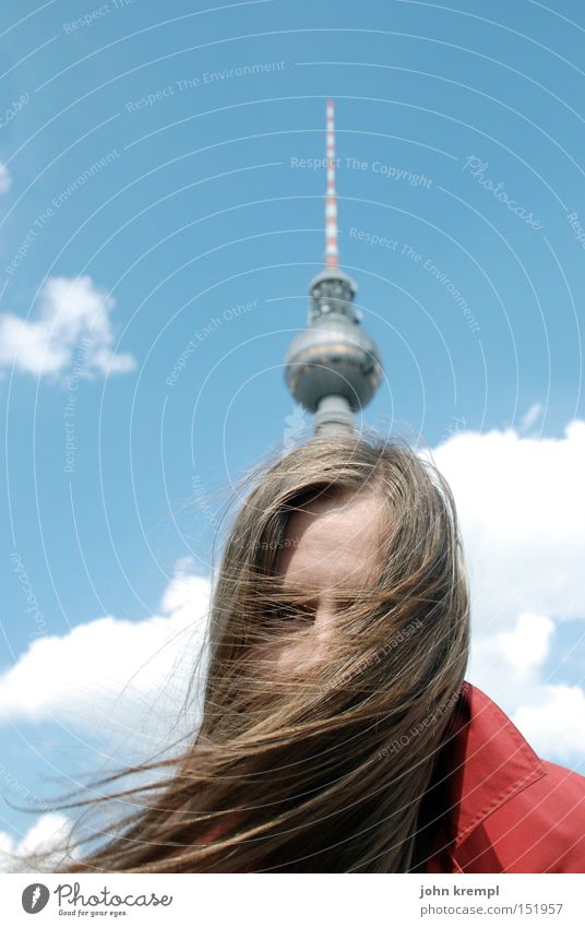 mein weihnachtsbaum Berlin Berliner Fernsehturm Wahrzeichen Denkmal Junge Frau langhaarig blond Frauenkopf Pickelhaube lustig skurril Turmspitze Antenne