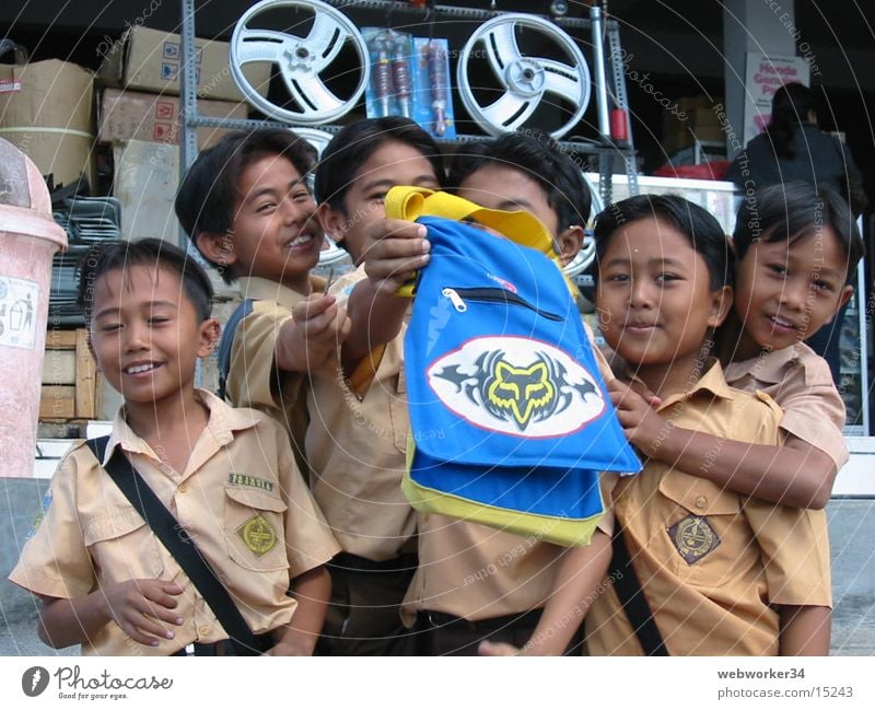 Balinische Schulkinder Kind Asien Freundschaft Uniform Menschengruppe Schule Junge