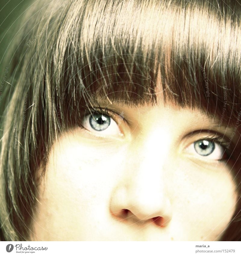 augenblick Auge Blick Denken hell Regenbogenhaut blau Haare & Frisuren Frau Selbstportrait Konzentration dominant Momentaufnahme