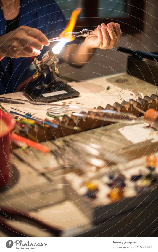 Manuelle Herstellung von Glas Basteln Arbeit & Erwerbstätigkeit Handwerk Werkzeug Mensch Kunst Kultur machen Gebläse Prozess Mitarbeiter heizen manuell Murano