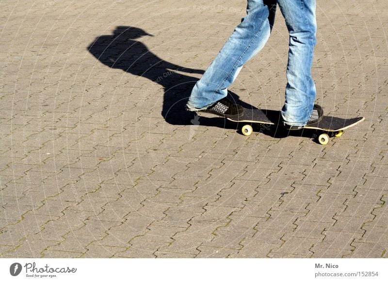 asphaltcowboy *1* Skateboarding Sport Freizeit & Hobby Asphalt Schatten Aktion Zufriedenheit Funsport Spielen streetskater fun Jeanshose Bewegung