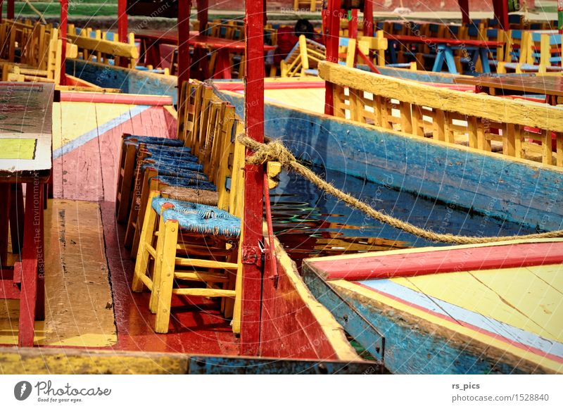 Colours of México exotisch Freude Ferien & Urlaub & Reisen Sommer Kultur Sehenswürdigkeit Bootsfahrt Holz Zeichen Fröhlichkeit verrückt blau gelb rot Stimmung