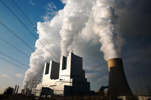 Kohlekraftwerk Neurath Block F u. G, Braunkohlenkraftwerk CO2 Energiewirtschaft Wolken Schönes Wetter Industrieanlage Kühlturm Klimawandel authentisch
