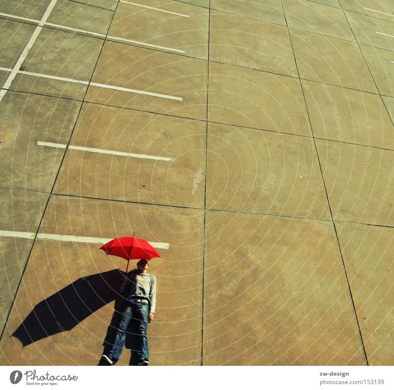 AntiVir On II Regenschirm Mensch rot Beton Vogelperspektive Parkplatz Parkdeck Schönes Wetter Schatten Mann maskulin gegen stehen liegen Kunst Kunsthandwerk