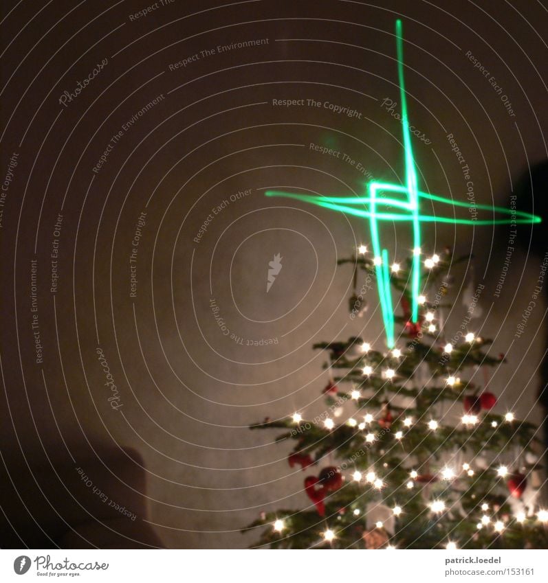 Geist der vergangenen Weihnacht Farbfoto Gedeckte Farben Innenaufnahme Experiment Textfreiraum links Abend Dämmerung Kunstlicht Lichterscheinung