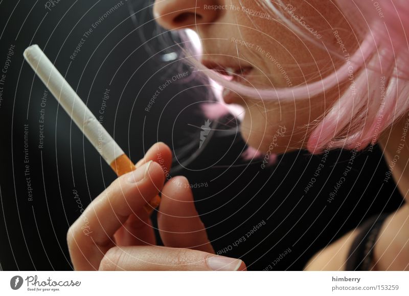 nicoretta Zigarette Nikotin Sucht Rauschmittel Abhängigkeit Frau Rauchen Tabakwaren Jugendliche