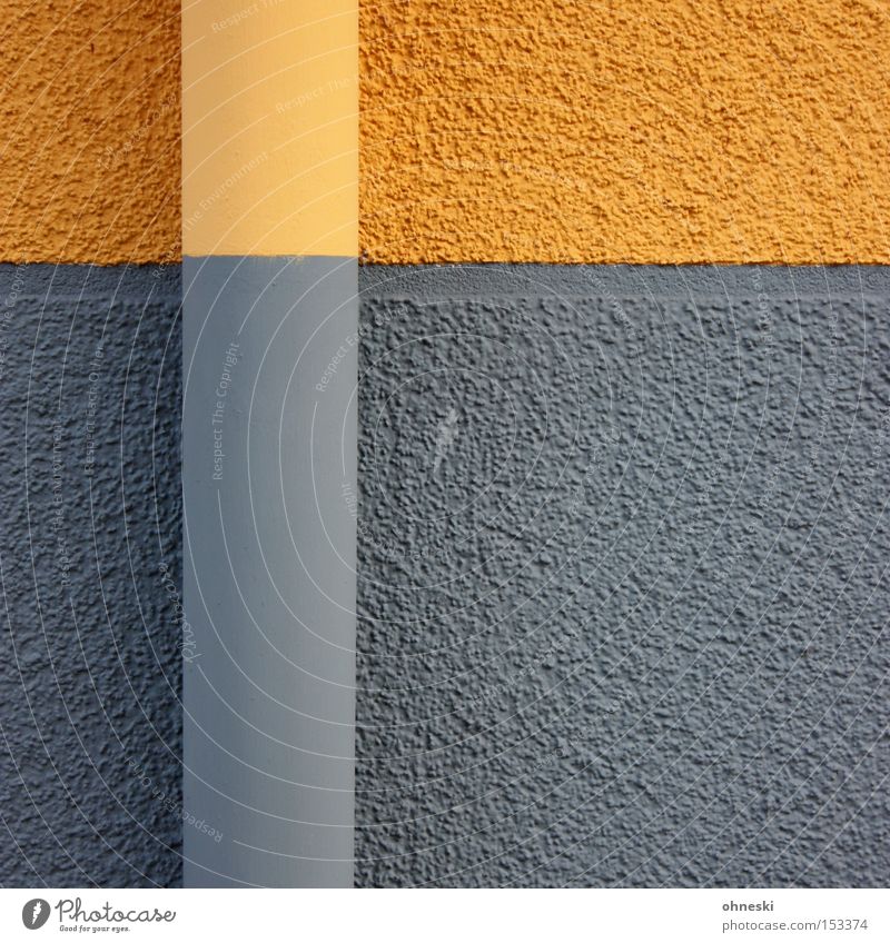 Regenfallrohr Röhren Wand Farbe Anstreicher streichen Anstrich grau gelb graphisch Linie horizontal vertikal Detailaufnahme Handwerk