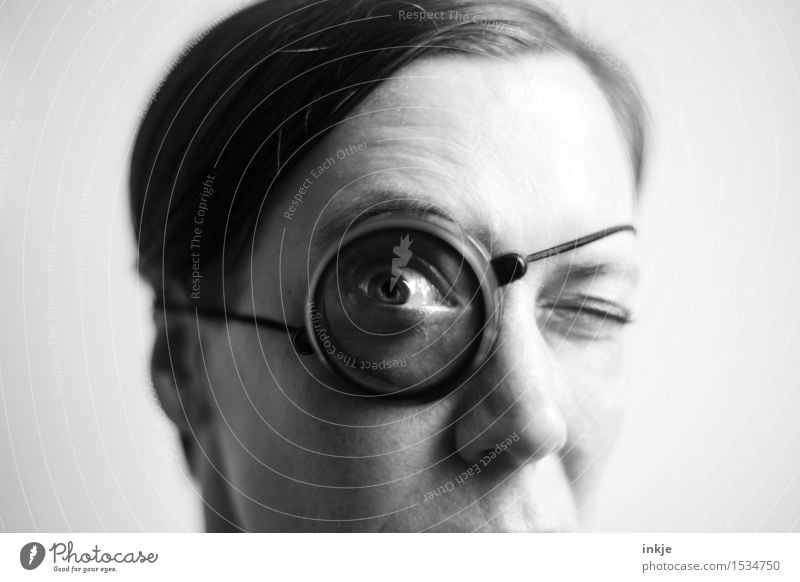 Zielkappe Lifestyle Freizeit & Hobby Detektiv Erwachsene Leben Gesicht Auge 1 Mensch 30-45 Jahre Lupe Monokel Glas beobachten entdecken Blick nerdig Neugier