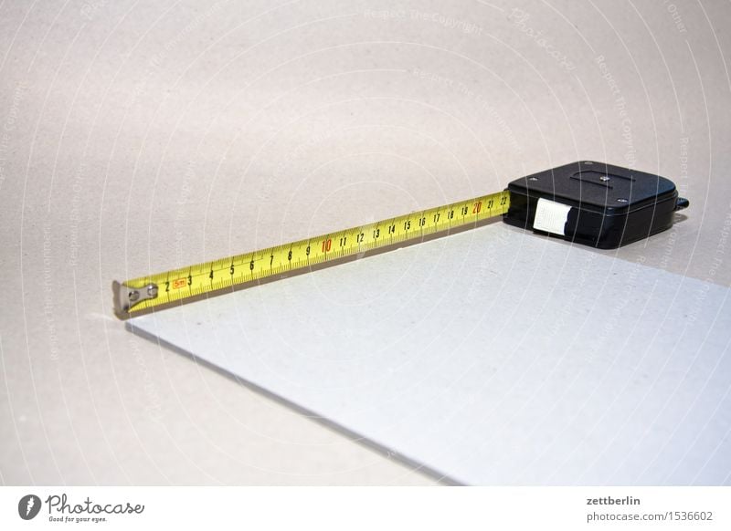 Ungefähr zweiundzwanzig Zentimeter Maßband Zollstock Werkzeug messen Messinstrument Handwerk Lineal Skala Länge breit Breite Größe DIN Papier DIN A 4 leer