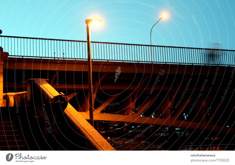 leichen vor den brücken ... Brücke Dämmerung Laterne Erschöpfung Bewegung blau orange Leidenschaft Deutschland