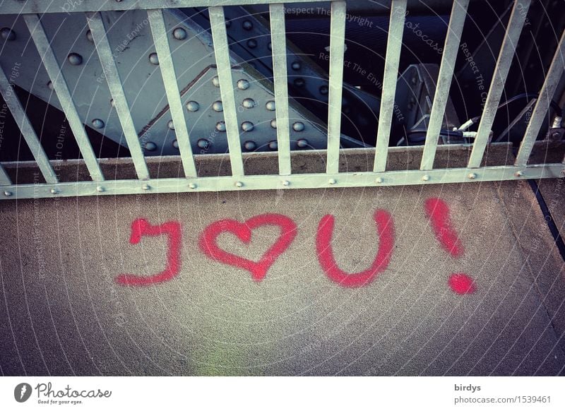 Fernwärme Brückengeländer Bürgersteig Zeichen Schriftzeichen Graffiti Herz berühren leuchten Liebe ästhetisch Zusammensein positiv Stadt Wärme Glück