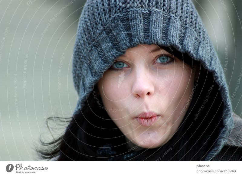 uhhuuuuu.o. grau Frau Park Herbst Winter kalt schwarz Porträt Gesicht erstaunt bleich Haare & Frisuren Auge Kapuze Außenaufnahme