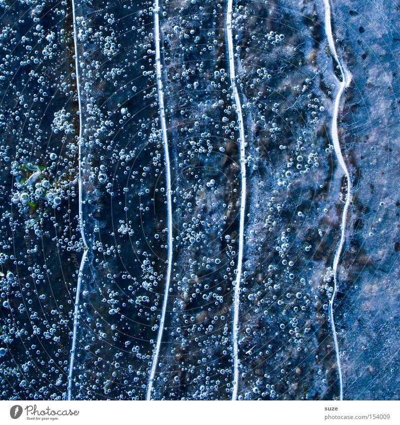 Eiswelle Wellen Winter Frost blau Blase Kreis Pfütze Untergrund Kristallstrukturen Sauerstoff Blubbern Farbfoto Gedeckte Farben Außenaufnahme abstrakt Muster
