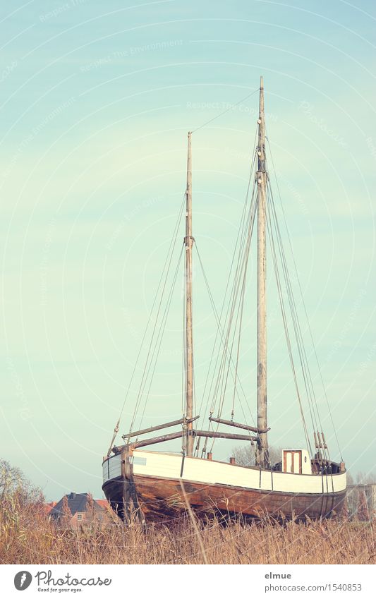 eingeparkt Ferien & Urlaub & Reisen Sommerurlaub Küste Fischerboot Segelboot Segelschiff Holz Takelage liegen warten historisch maritim trocken Romantik ruhig