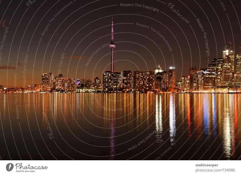 Skyline Toronto Stadt Kanada Wasser Reflexion & Spiegelung Licht Nacht Stadtzentrum See Seeufer CN Tower Dämmerung