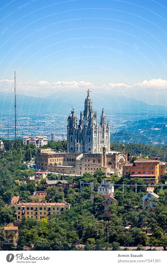 Tibidabo Barcelona Ferien & Urlaub & Reisen Sightseeing Städtereise Sommerurlaub Skulptur Kultur Himmel Schönes Wetter Stadtrand Kirche Bauwerk Architektur