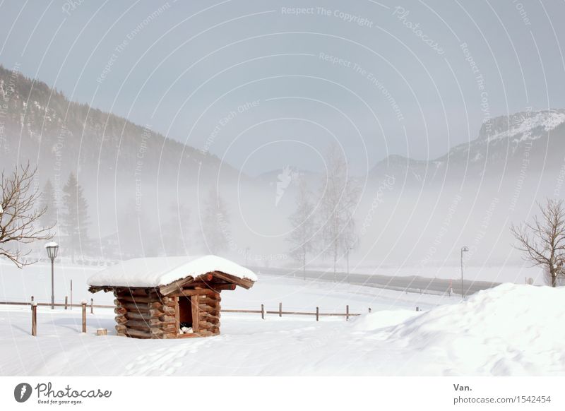 Hüttenzauber Landschaft Himmel Winter Nebel Schnee Baum Felsen Berge u. Gebirge kalt weiß Zaun Holzhütte Farbfoto mehrfarbig Außenaufnahme Menschenleer